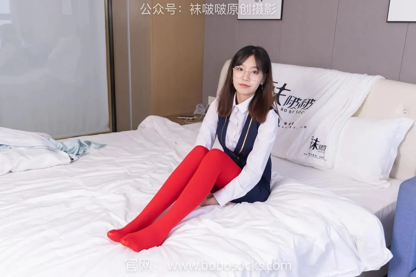 [BoBoSocks袜啵啵]NO.132 小甜豆-aj1板鞋、蓝色短靴、厚黑丝、厚红丝 [145P]插图6